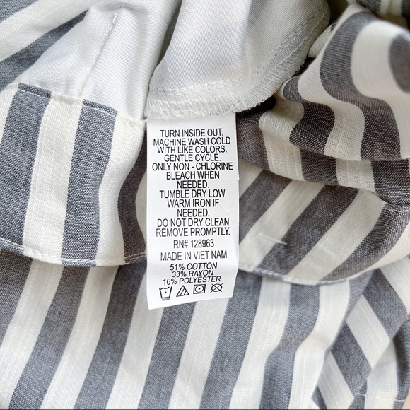 NWT Indigo Rein • Mid Rise Grey Stripes Belted‎ Mini Skirt with Pockets, Size 9 - Picture 10 of 11